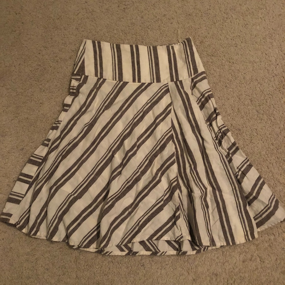 Gap White and Gray Striped Skirt, size 6 $20